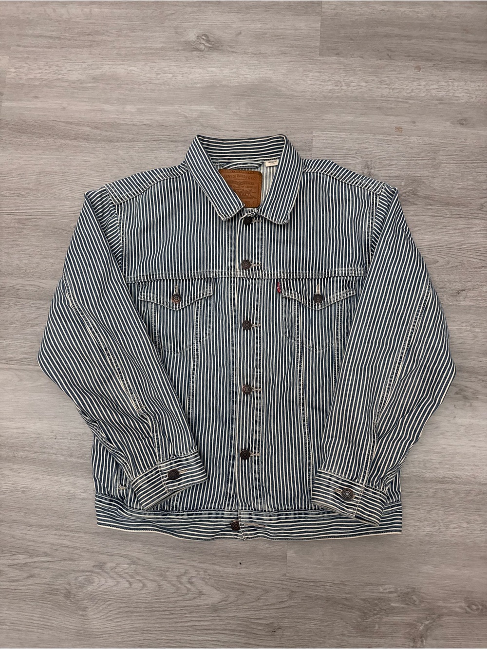 Levi's - Men's Relaxed Fit Striped Trucker Jacket - Blue - Picture 1 of 4